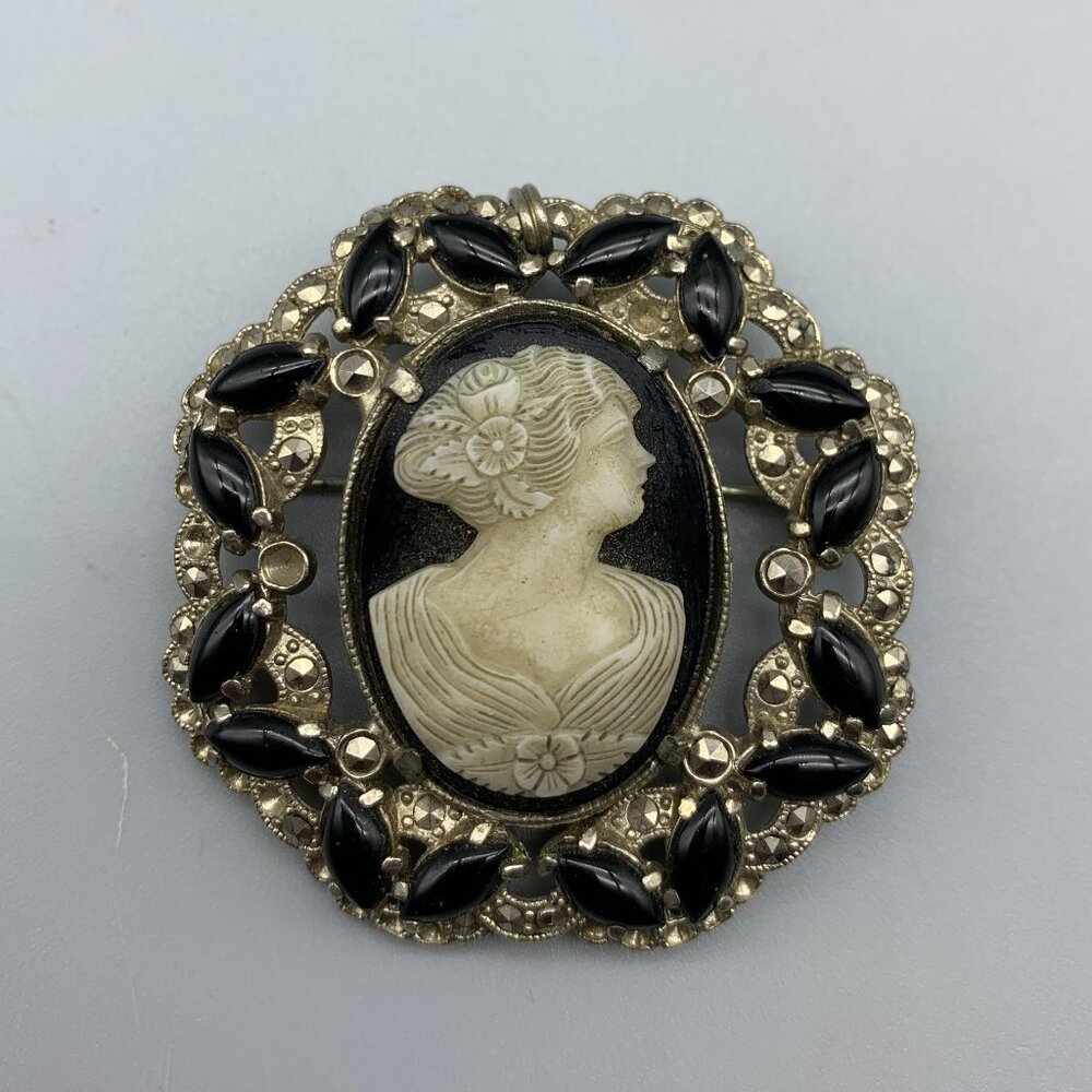 Vintage Cameo Brooch Pendant Black & White with Silver-Tone Frame